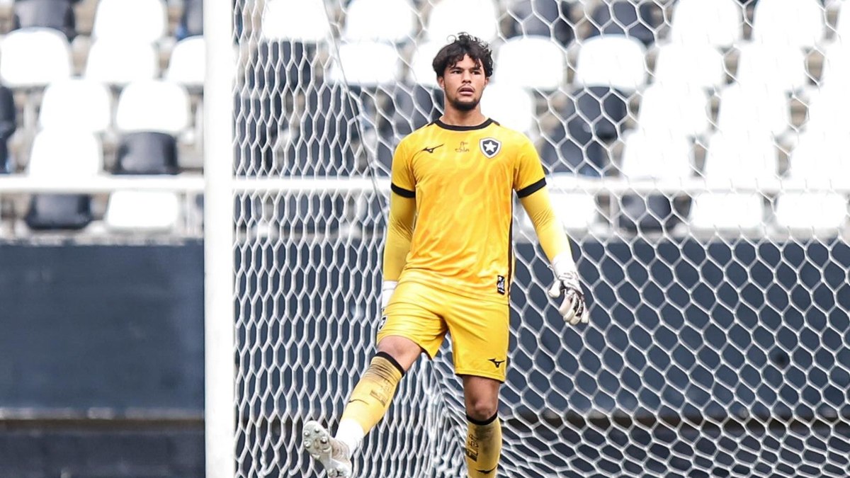 Botafogo não dá previsão sobre retorno de Bruninho Samúdio