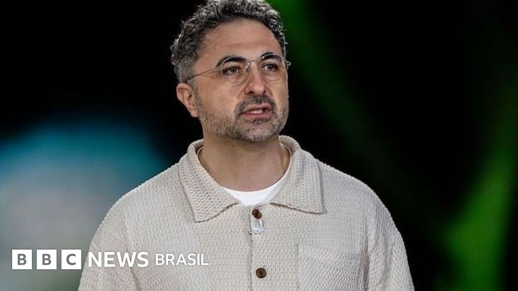 O alerta de chefe da Microsoft sobre a IA: 'Tratar a IA como humana é um erro'