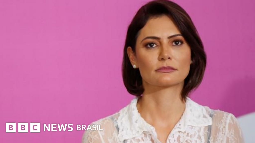 Após crise com Flávio, Michelle Bolsonaro deixa presidência do PL Mulher