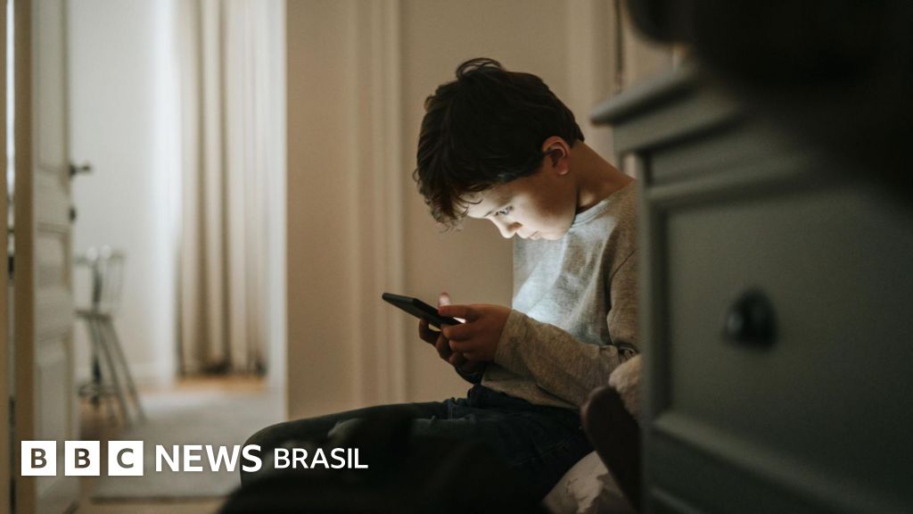 Big techs exploram e vendem nossas vulnerabilidades emocionais, diz pesquisadora britânica