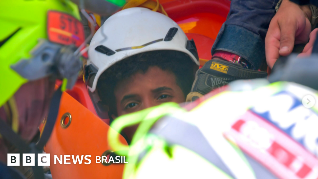 Os resgates de dois meninos de 11 anos presos após dias nos escombros dos terremotos na Venezuela