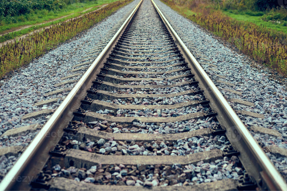 Por que há pedras ao longo dos trilhos de trem?
