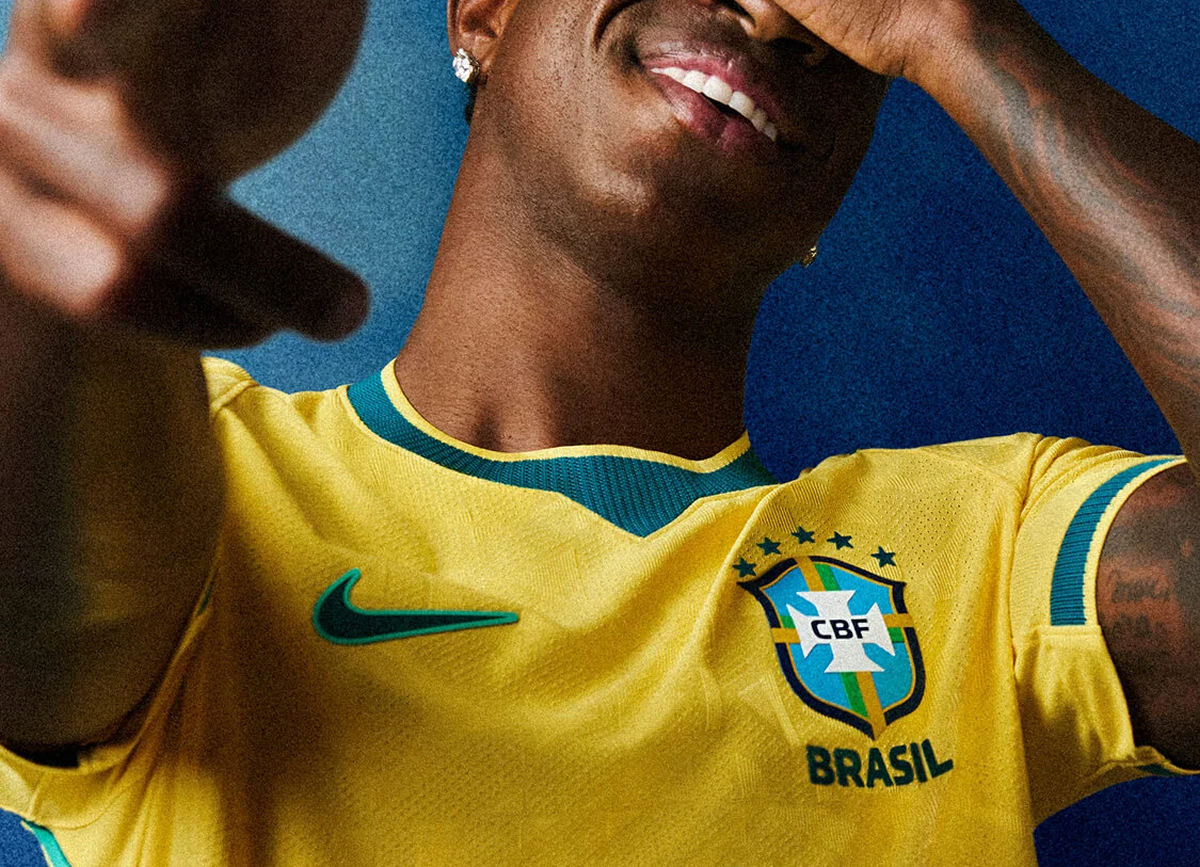 Por que as camisas oficiais das seleções são tão caras?