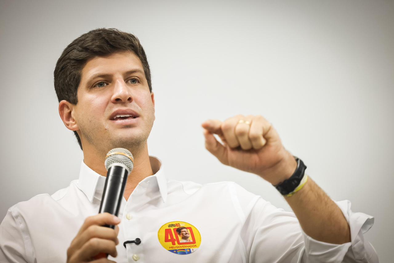 João Campos cobra investigação após denúncia sobre supostos pagamentos por comentários pró