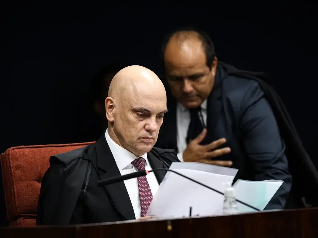 Moraes diz que vai intimar testemunhas para corroborar relatório apócrifo da PF contra Mendonça