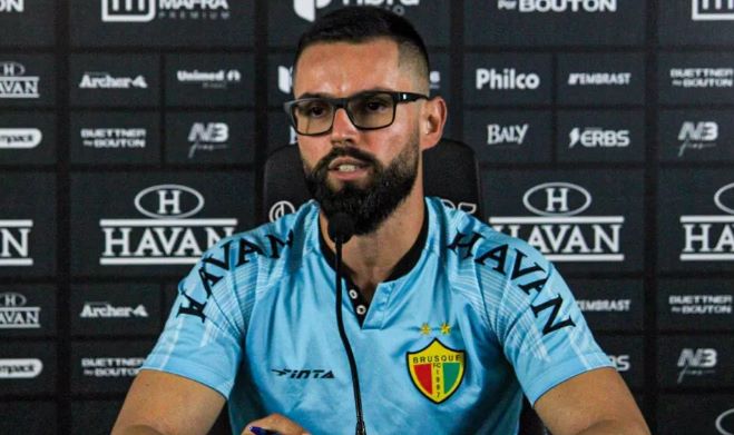 Anápolis-GO anuncia novo treinador após saída de Roberto Fernandes