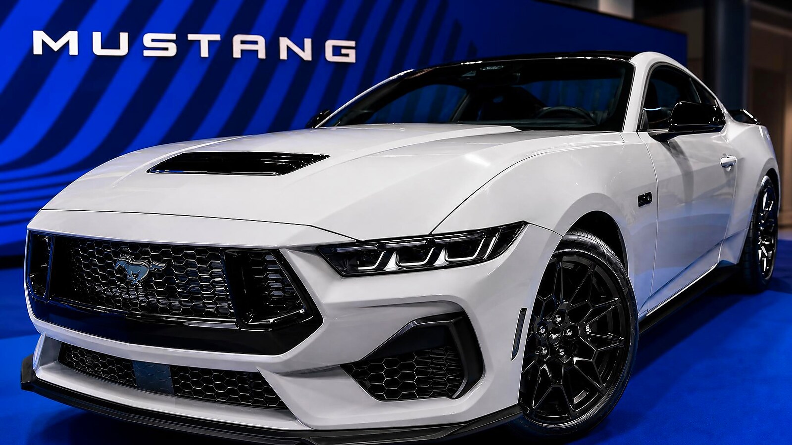 Ford mostra no Brasil o Mustang GT Performance 2026, que chega neste ano, e reserva a inédita F