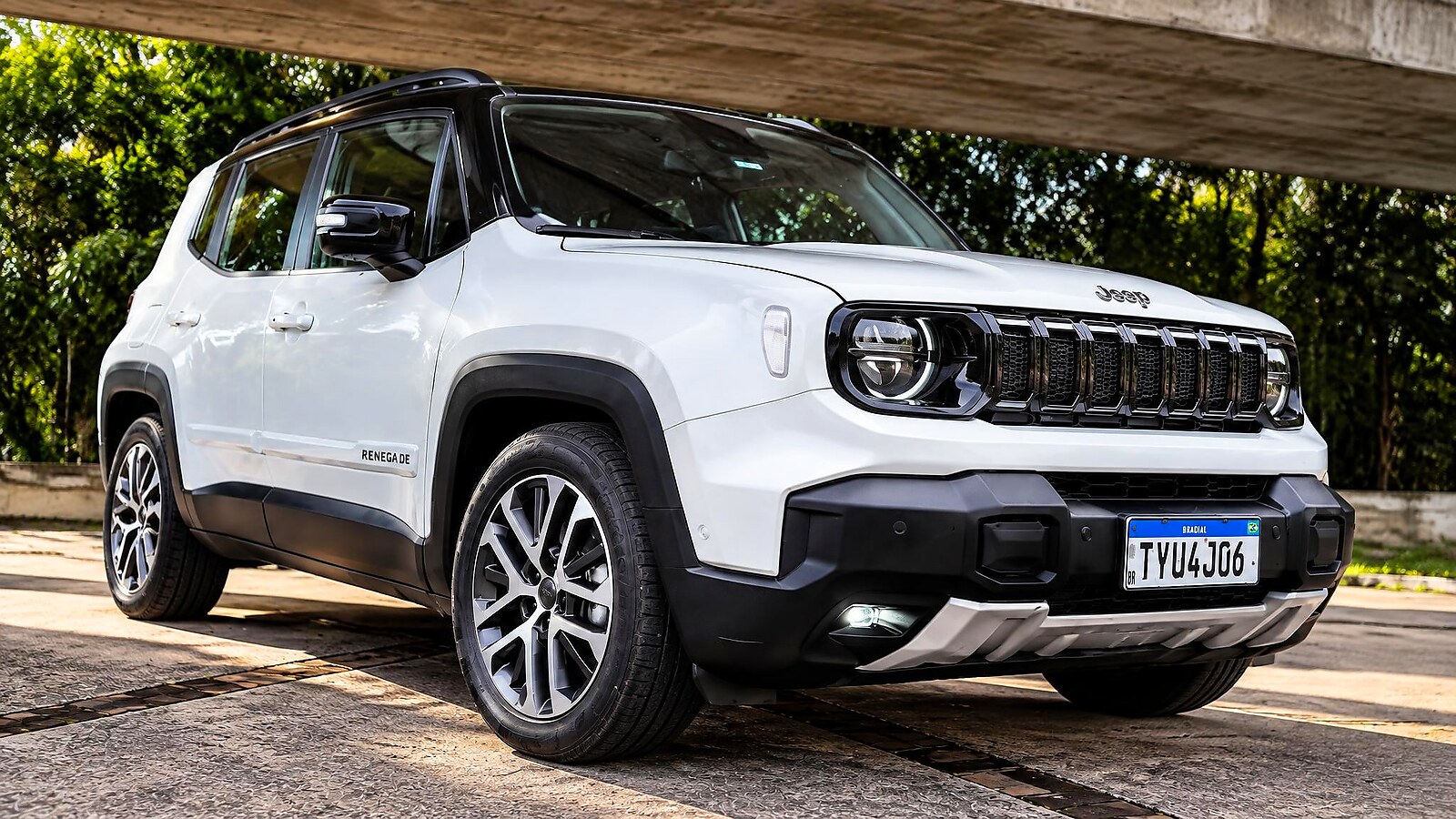 Avaliação Jeep Renegade Sahara MHEV 2027: Custando R$ 175.990, tem economia que desaparece em viagens na estrada