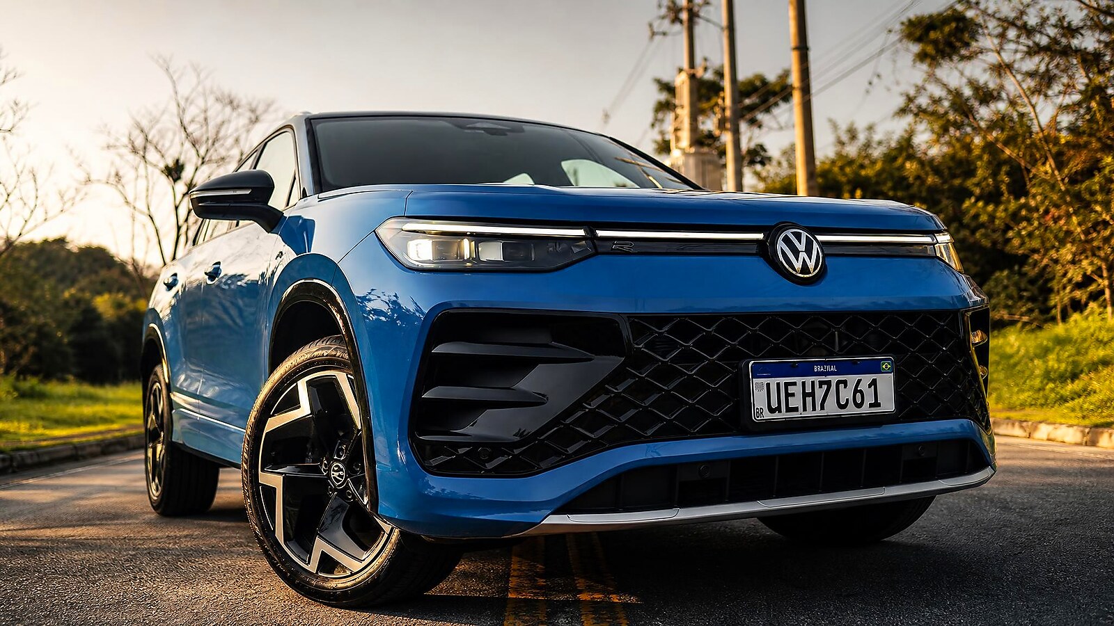 Avaliação Volkswagen Tiguan R-Line: exagera nos comandos por toque, mas traz 272 cv, muito conforto e aposta forte no prazer ao dirigir