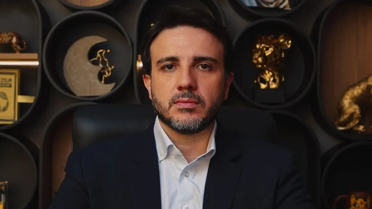 Renan Santos tem campanha a presidente suspensa por decisão do TSE