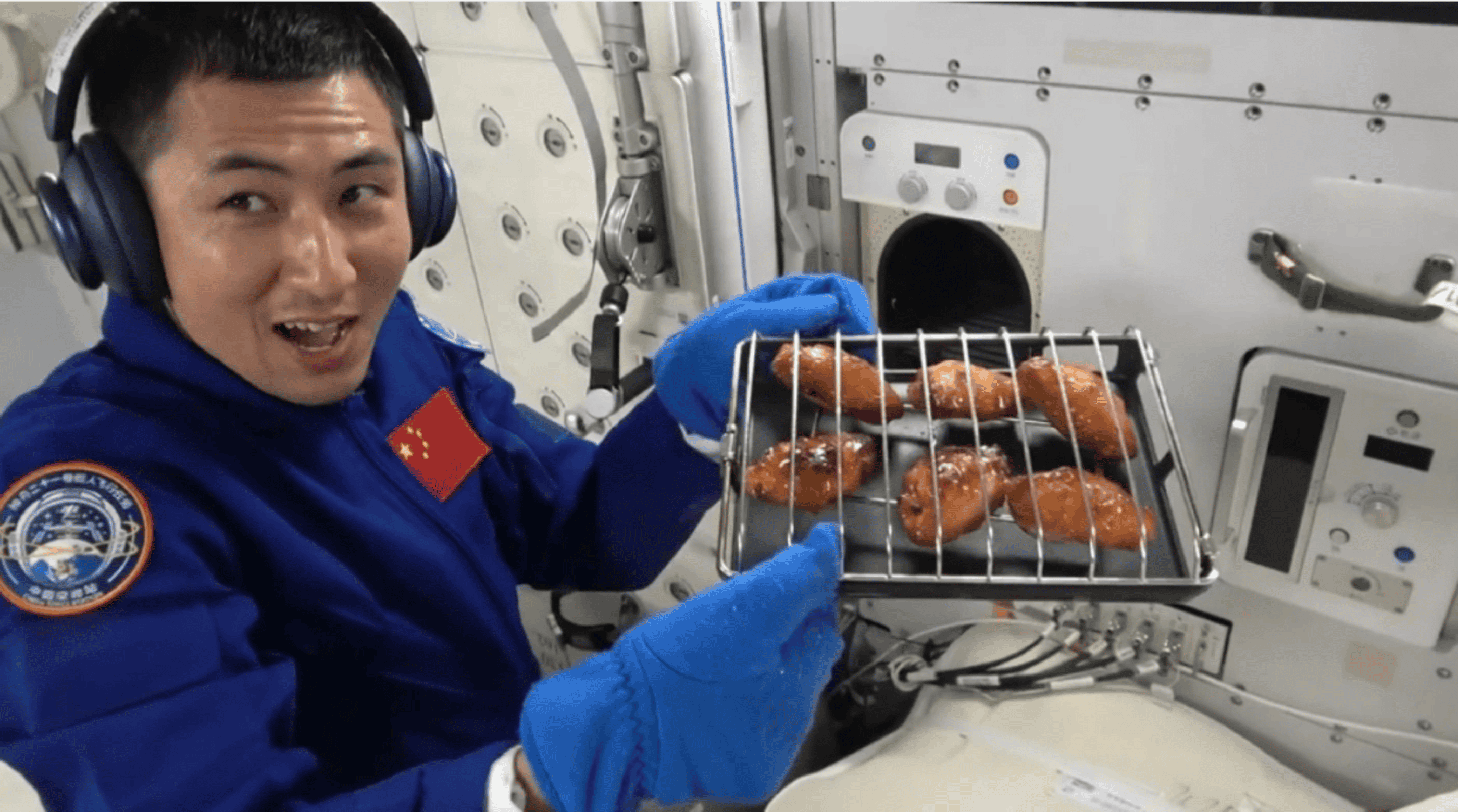 Air Fryer no espaço! Estação Espacial Chinesa aprimorou equipamento para a nova "cozinha espacial"