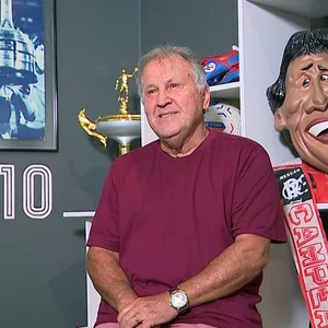 Técnico do Japão quer "ajuda" de Zico antes de duelo com Brasil na Copa