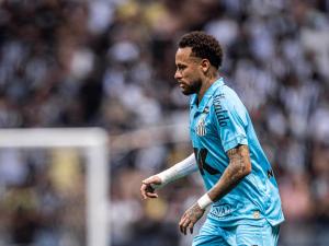 Como foi único jogo de Neymar no sintético desde a volta ao Santos