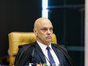 Moraes notifica advogado do 8/1 para explicar uso de prompt de IA oculto