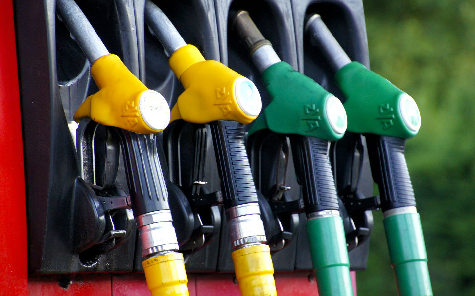 Governo aumenta desconto do ISP sobre gasóleo e gasolina para 30,34 e 35,13 euros por 1.000 litros