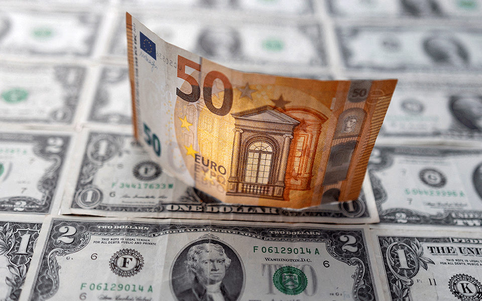 Euro volta às subidas e aproxima