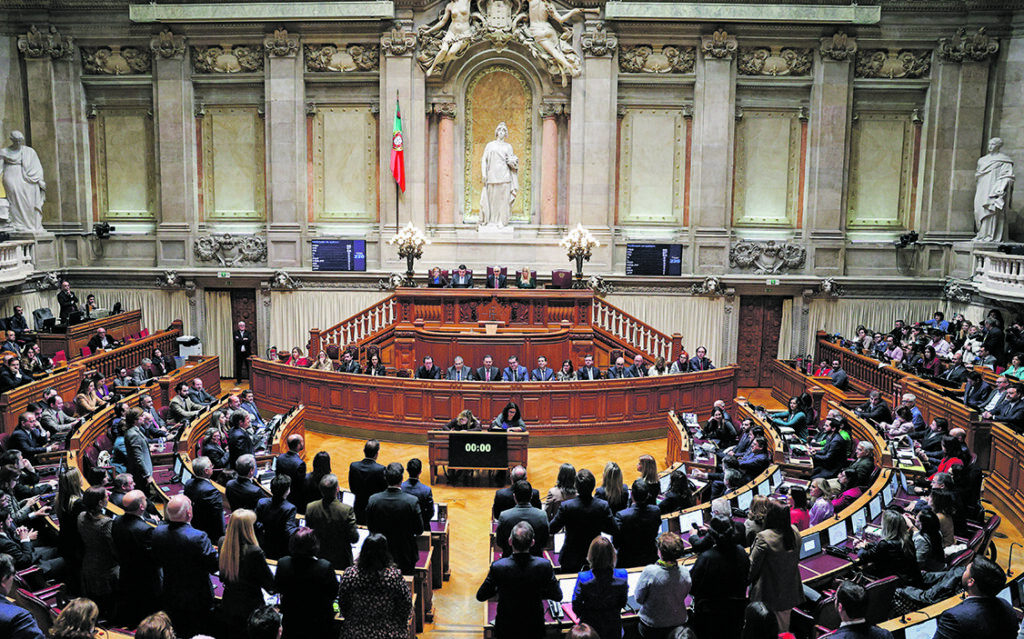 Aprovado projeto do PS para garantir que prémio salarial é pago e cumulável com IRS Jovem