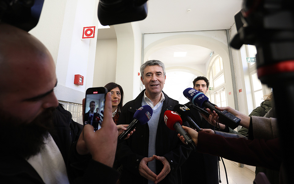 Habitação: Carneiro alerta para rastilho social e pede a PM que meta a nova lei na gaveta