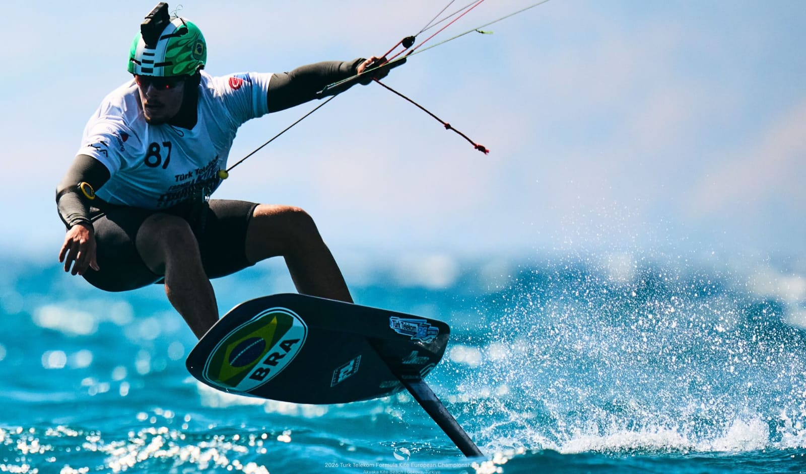 Kitesurf: Lucas Pés Fonseca valoriza aprendizado em temporada histórica