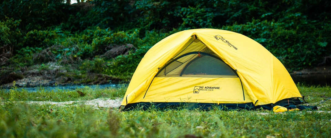 Está a pensar acampar? Portugal lidera os destinos mais económicos para férias em família.