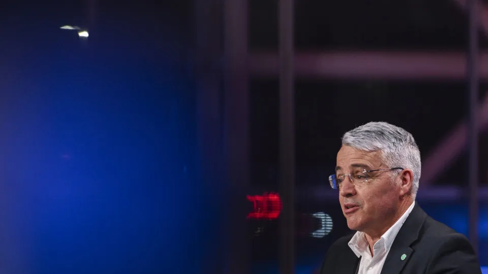 JPP pede que partidos deixem "teatro político" e procurem consensos