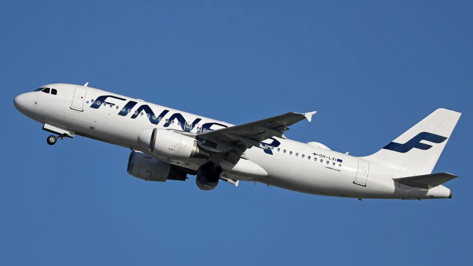Finnair passa de prejuízo a lucro de 108 milhões de euros em 2026