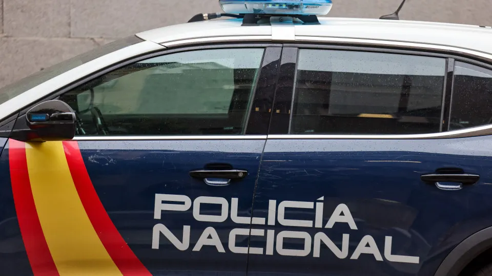 Homem invade casa da ex, agride
