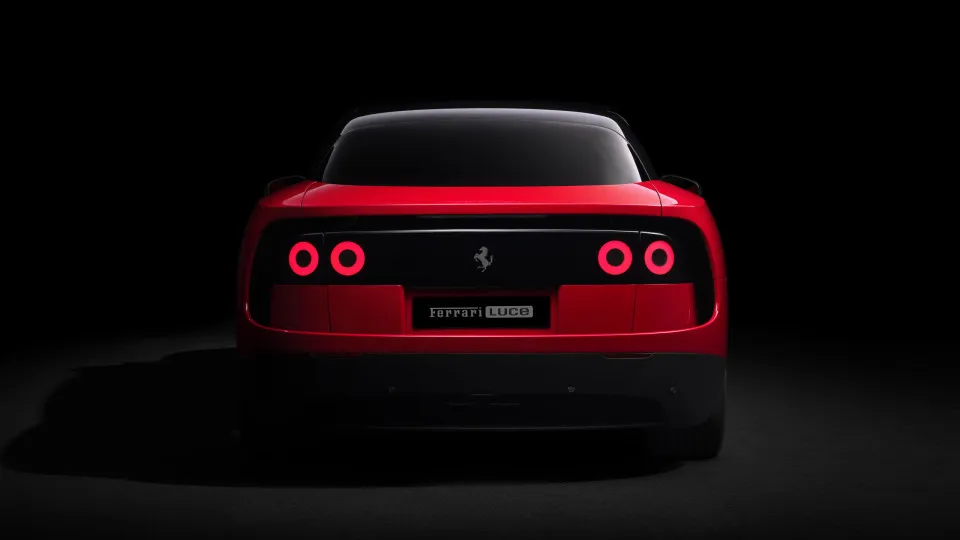 Ferrari Luce chegou à China e "stock" esgotou em menos de nada