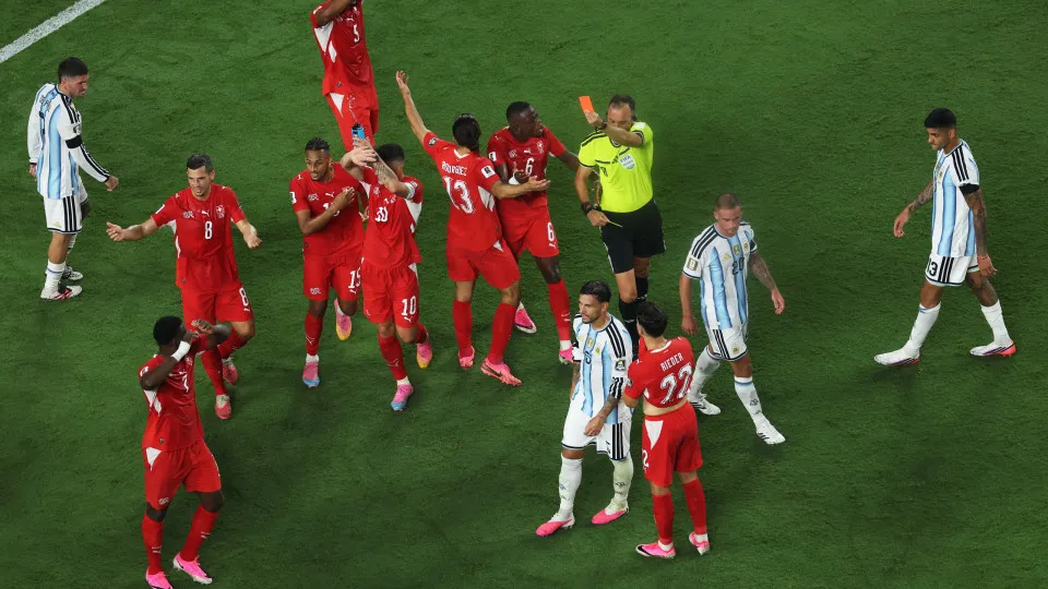 FIFA responde à IFAB após polémica com João Pinheiro