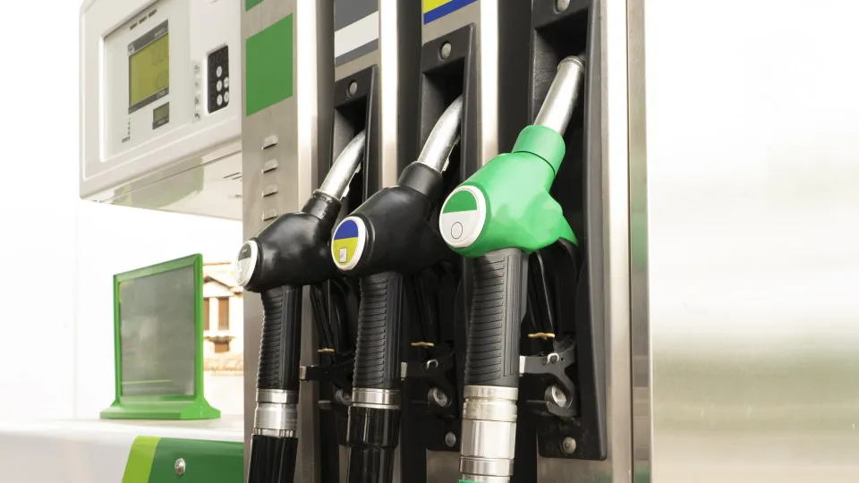 Gasóleo fica (bem) mais barato hoje: Sabe onde pode aumentar a poupança?