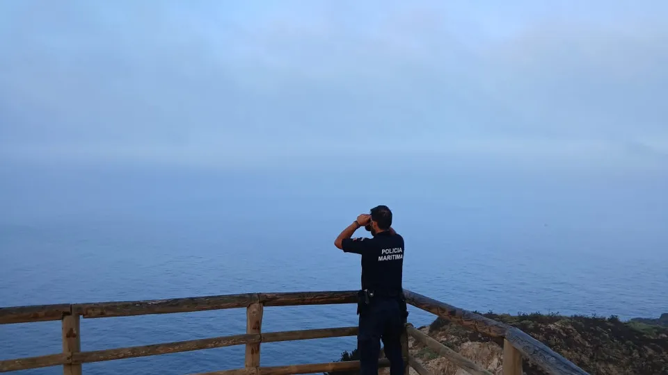 Buscas por jovem desaparecido na praia da Ursa novamente interrompidas