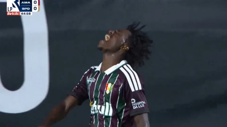 Polémica na Reboleira. Este golo de Doué ao Sporting foi anulado