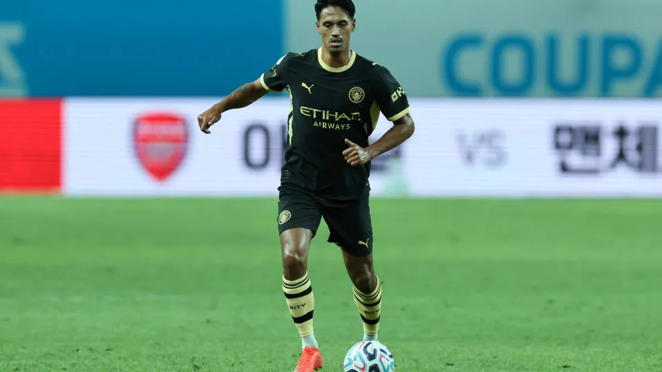 Tijjani Reijnders troca Manchester City pelo Al Qadsiah