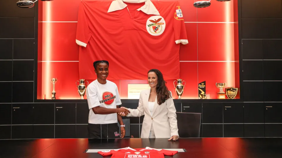 Oficial: Central nigeriana Demehin reforça equipa feminina do Benfica
