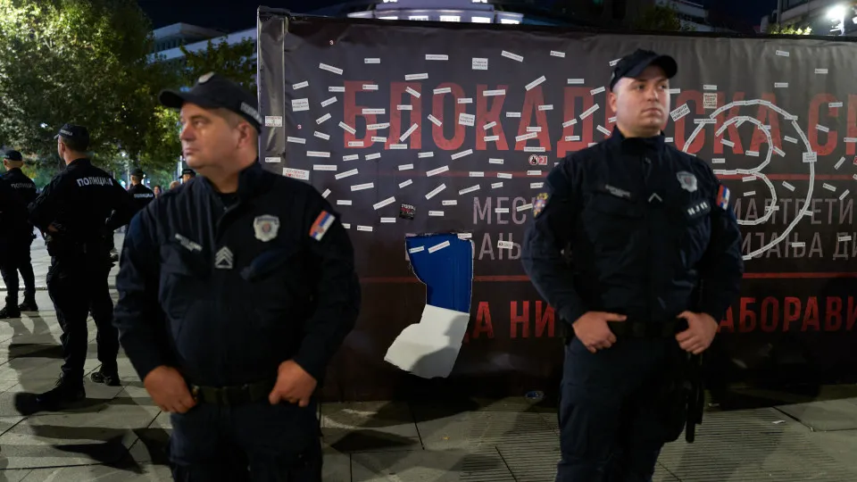 Na Sérvia, Vucic e estudantes confrontam