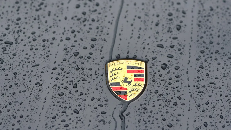 Porsche vendeu menos, mas lucrou 16 vezes mais do que em 2025