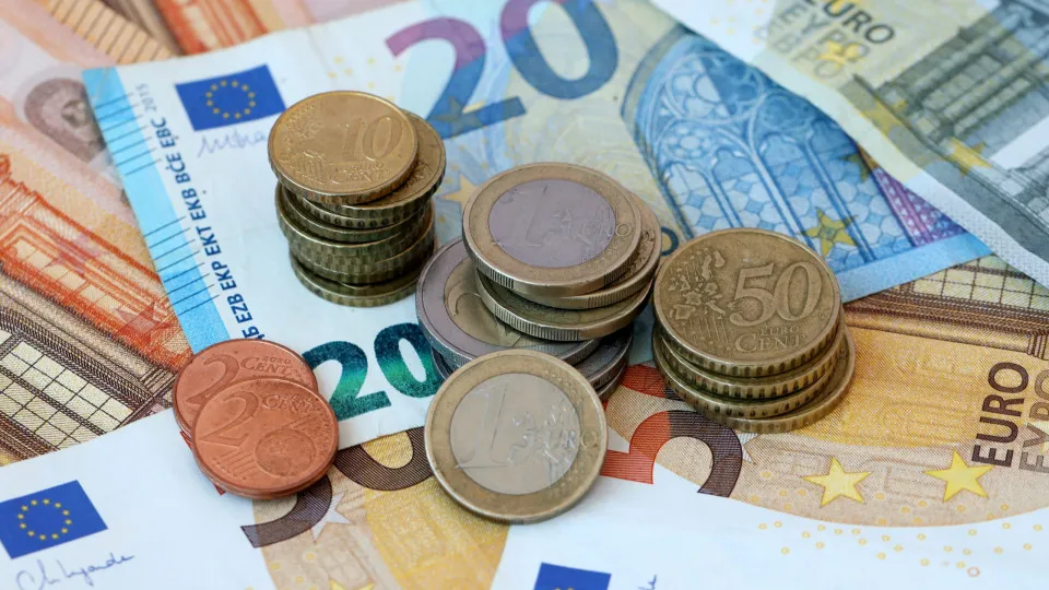 Economia portuguesa cresce 2,4% em termos homólogos e 0,2% em cadeia