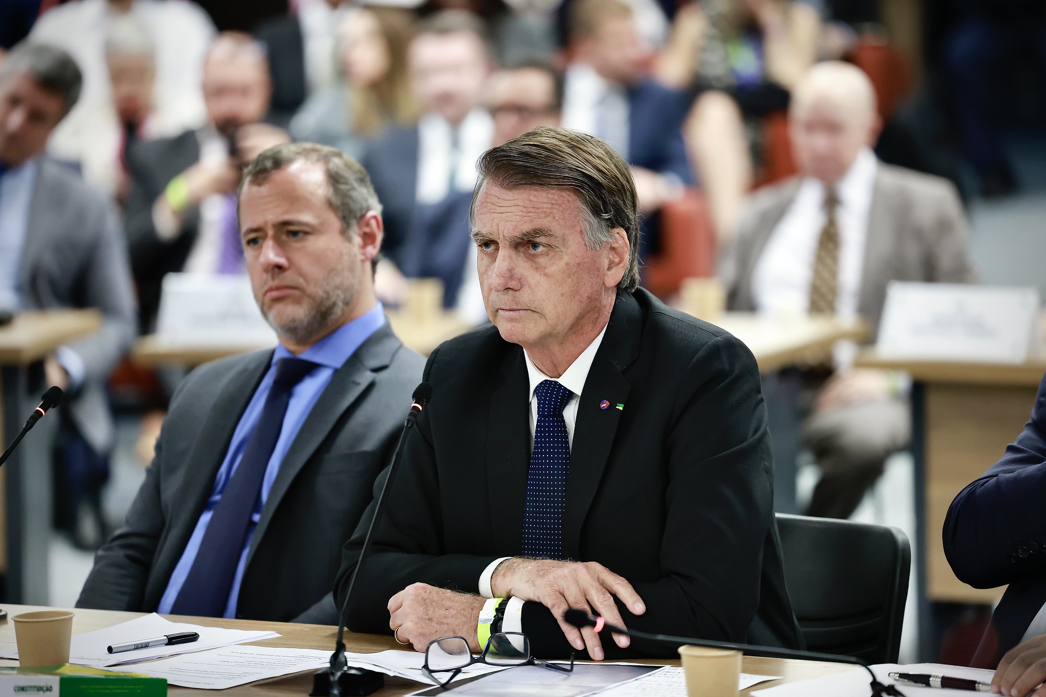 Punições a Jair Bolsonaro evoluem da inelegibilidade até chegar ao isolamento total
