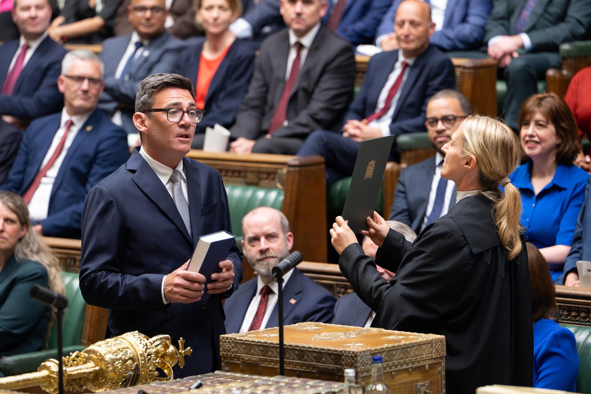 Quem é Andy Burnham, trabalhista que pode ser o 1o premiê abertamente católico do Reino Unido