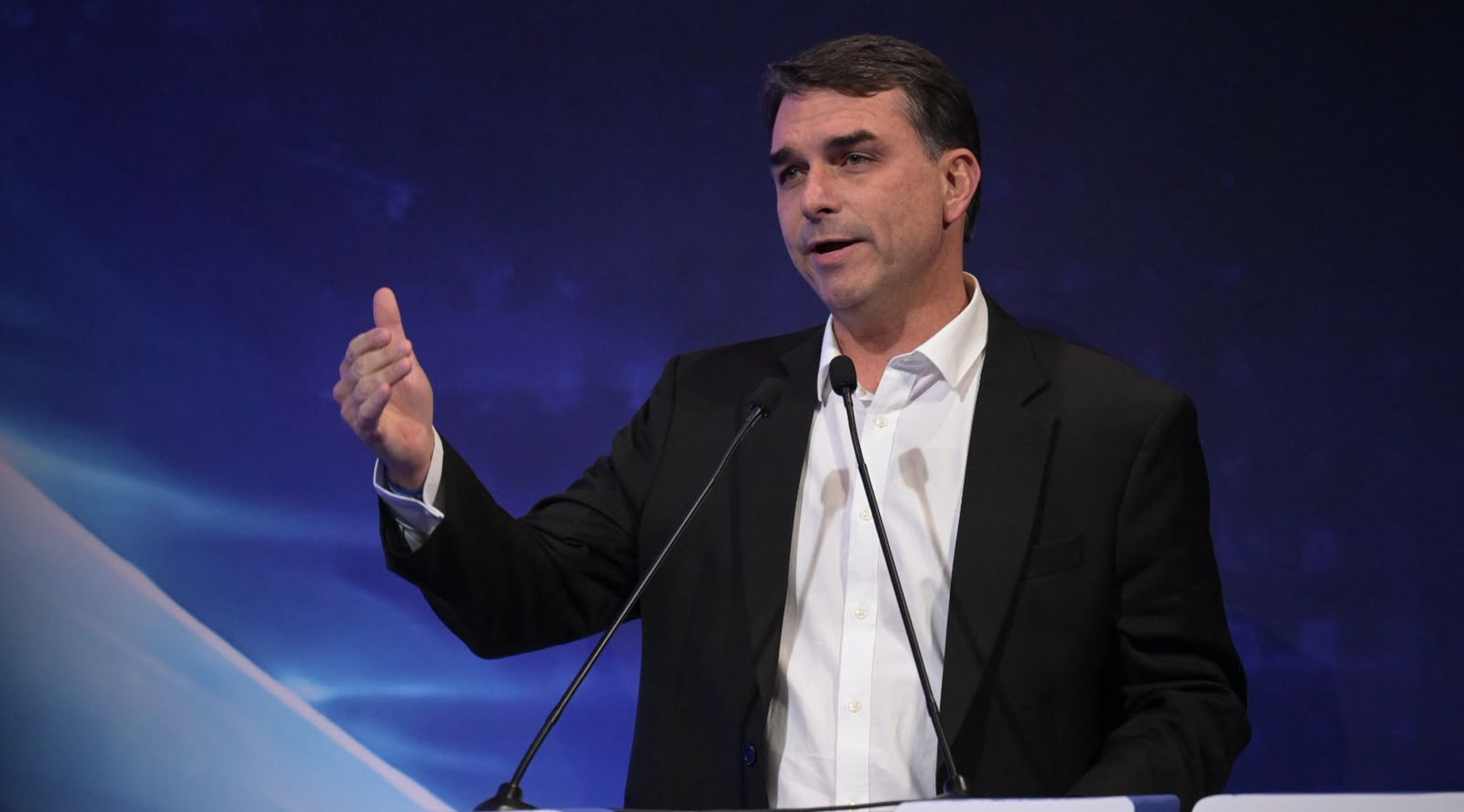 Flávio promete reduzir impostos e diz que Brasil voltará a ter relações “pragmáticas?