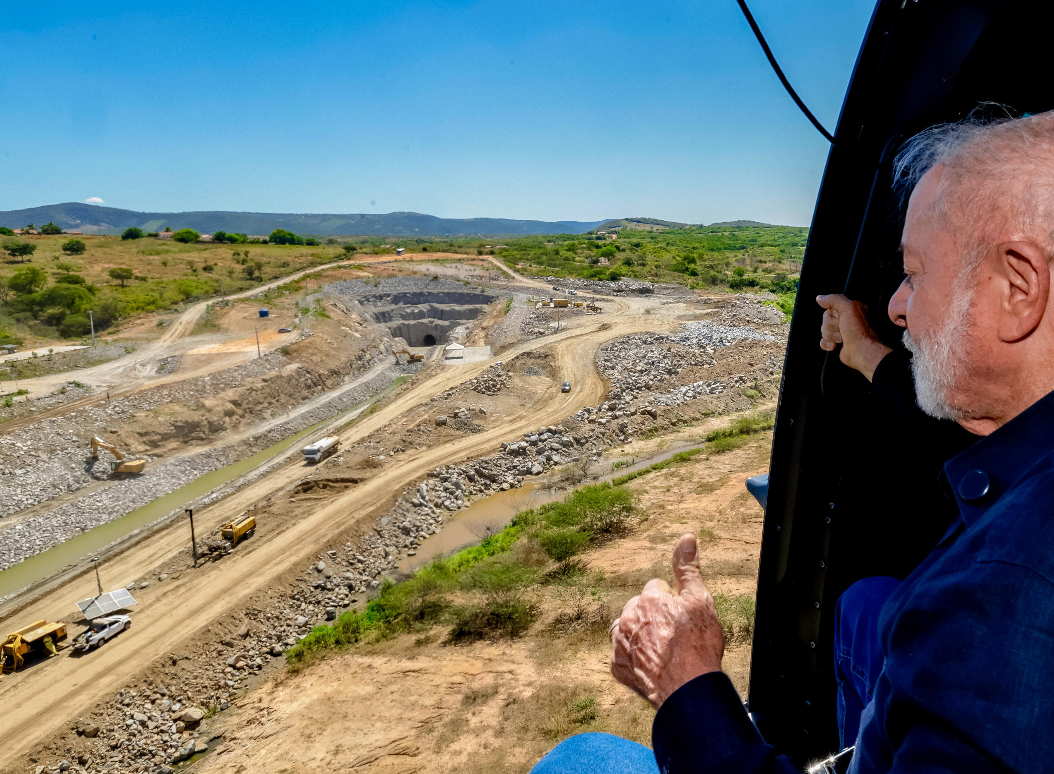 Lula inaugura ramal sem água em obra de transposição no trecho potiguar do rio São Francisco