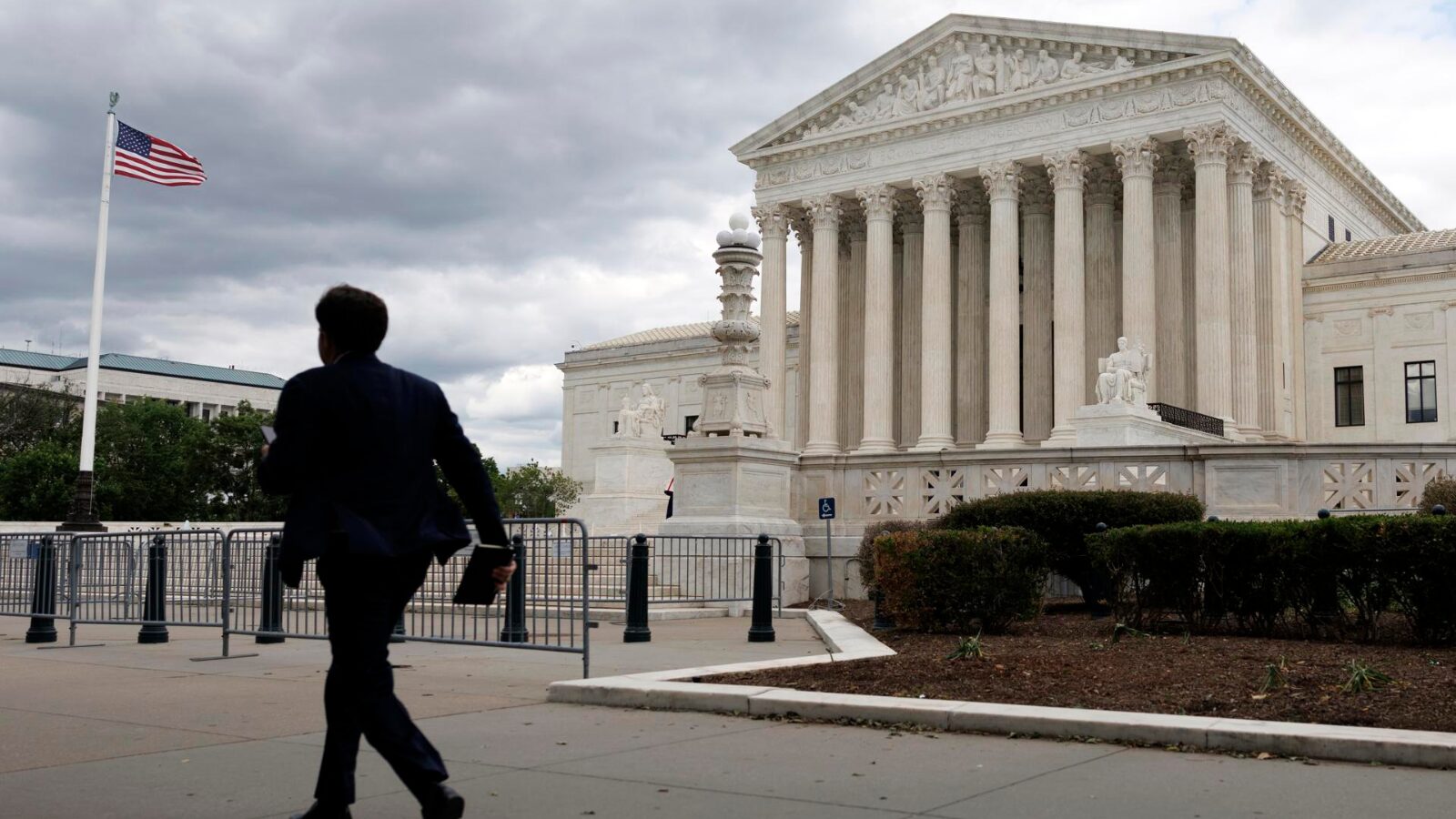 Como a Suprema Corte dos EUA reverteu um precedente de 90 anos sobre o poder do presidente
