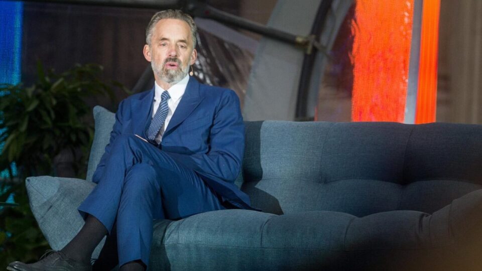 Jordan Peterson volta a publicar depois de quase um ano recluso