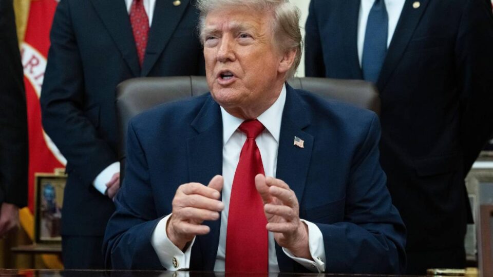 Trump diz que EUA podem permanecer no Irã e ficar com petróleo após guerra