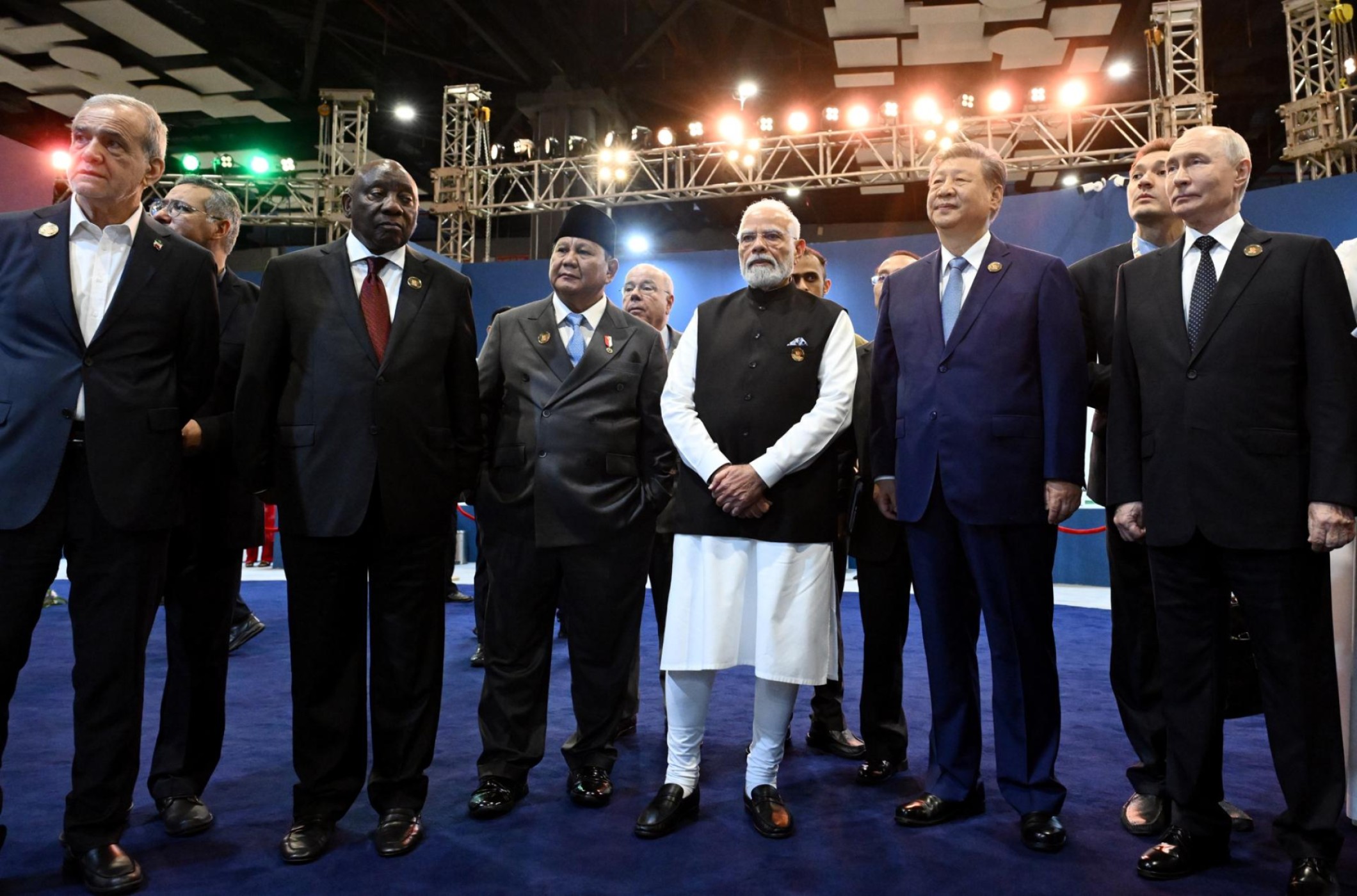 Xi critica protecionismo e oferece apoio em avanço da IA aos países do Brics