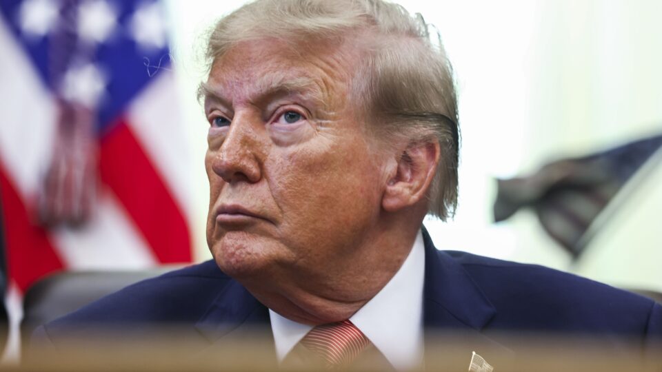 Trump evita comentar carta de Flávio e diz que eleição no Brasil “foi muito estranha”
