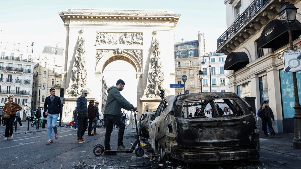 Esquerda radical convoca novos protestos na França e governo anuncia mobilização de 70 mil policiais