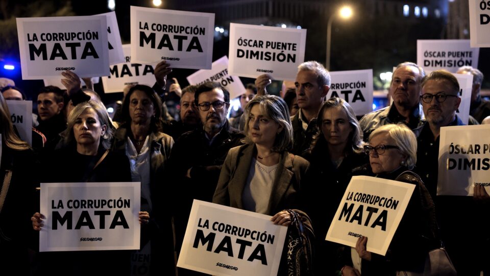 Nova tragédia ferroviária pressiona aliado de Lula às vésperas da eleição na Espanha