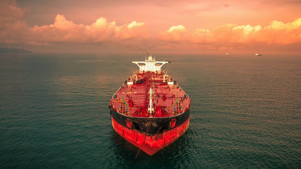 Navio cargueiro de diesel russo que viria ao Brasil mudou rota para os EUA, diz jornal