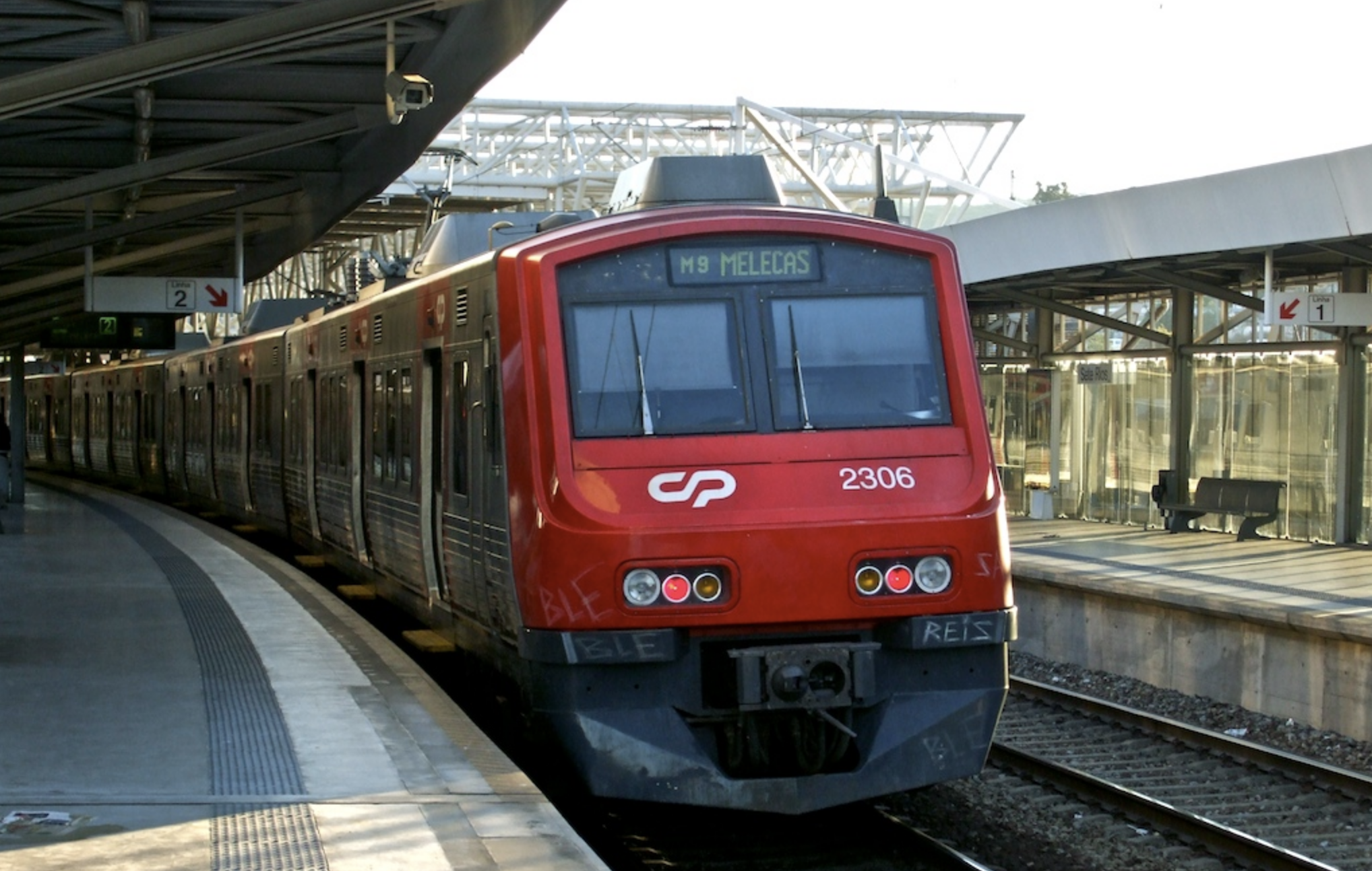 Passe Verde passa a ser válido nos comboios urbanos de Lisboa e Porto